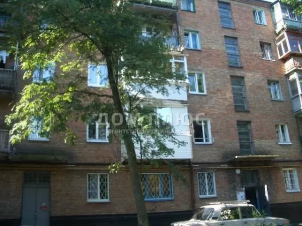Продам двухкомнатную квартиру в центре п.г.т. Кирнасовка,  Тульчинского