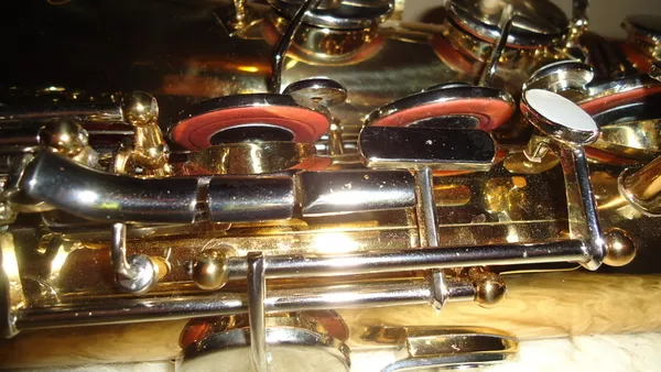 Продам отличный саксофон-тенор Simba  4